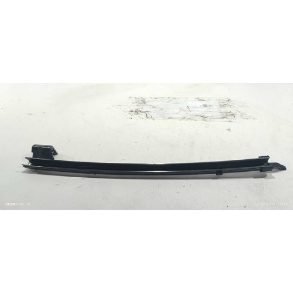 Guia Canaleta Do Vidro Dianteiro Direito Nissan Versa 2018