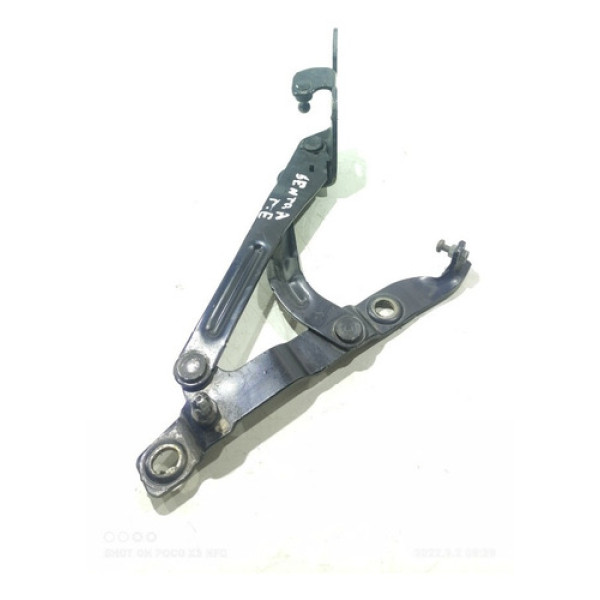 Dobradiça Esquerda Tampa Traseira Sentra 2007 A 2012 