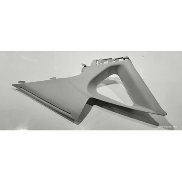 Moldura Da Coluna Traseira Direita Nissan Sentra At 2.0 2017 Preto