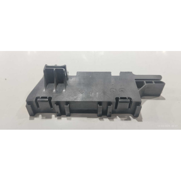 Suporte Protetor Direito  Radiador Chevrolet Cruze Ltz 2018 Preto