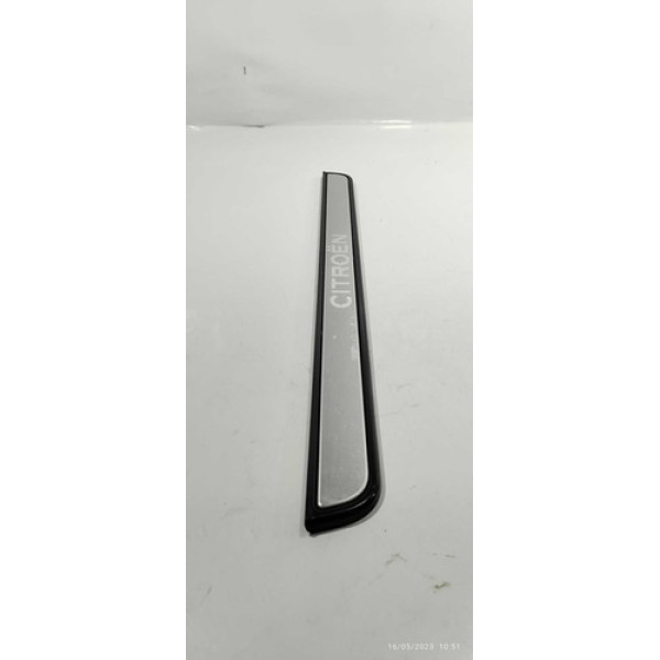 Soleira De Porta Dianteira Direita Citroen C5 2005  Detalhe)