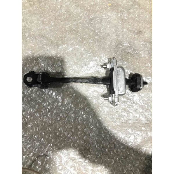 Limitador Da Porta Dianteira Esquerda Gm Ônix 2018 Original