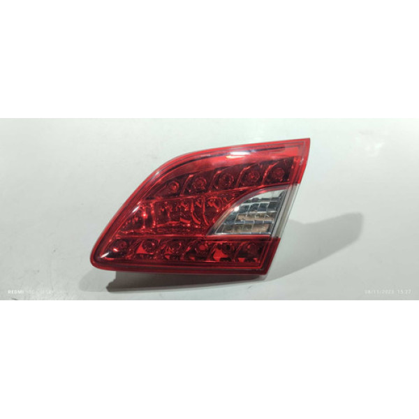 Lanterna Tampa Traseira Direita Nissan Sentra 2015 Direito/passageiro Vermelho