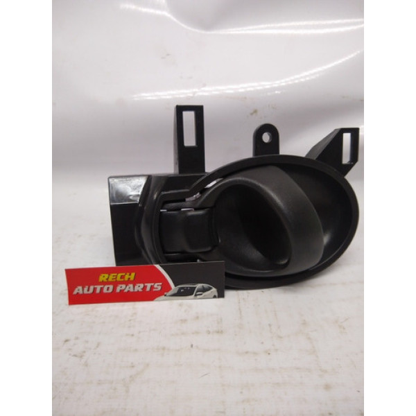 Maçaneta Interna Porta Dianteira Direita Nissan March 2017 Dianteira