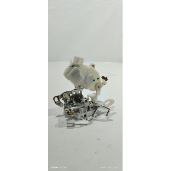 Trava Eletrica Dianteira Direita Toyota Etios 2015