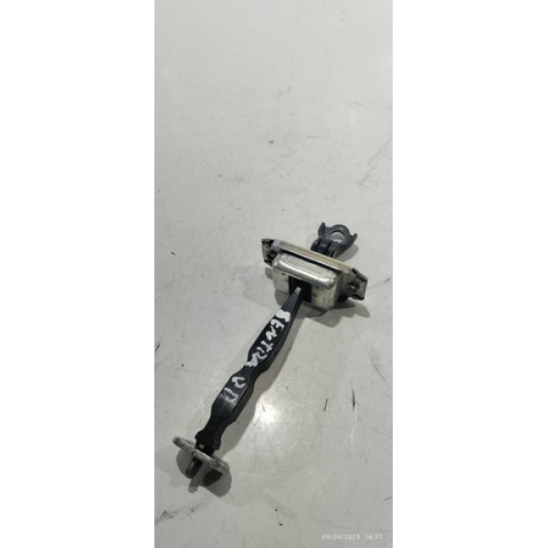 Limitador De Porta Dianteiro Direito Nissan Sentra 2017