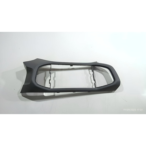 Moldura Central Painel Multimídia Chevrolet Onix 2013/2017