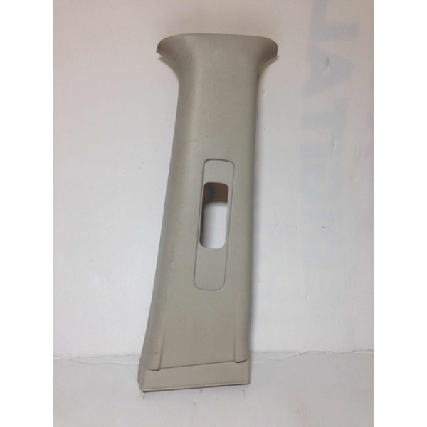 Moldura Superior Coluna Lado Direito Nissan Versa 2014