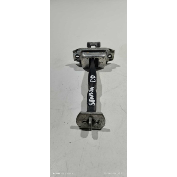 Limitador De Porta Dianteira Direita Nissan Sentra 2015