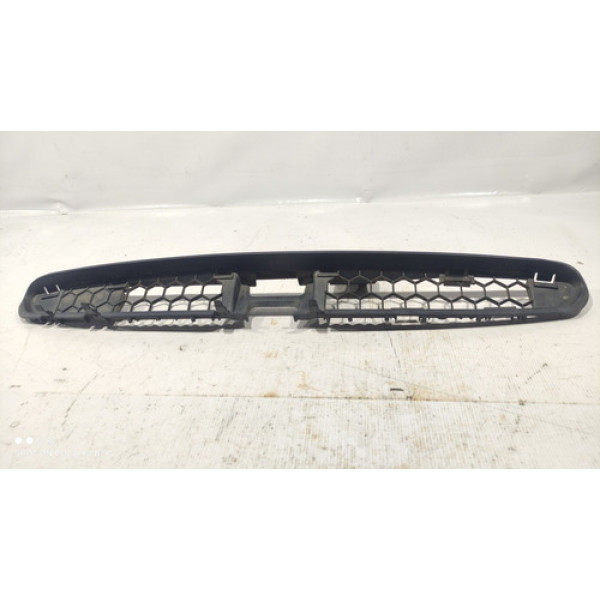 Grade Central Parachoque Dianteiro Clio 2000/2002 8200050533