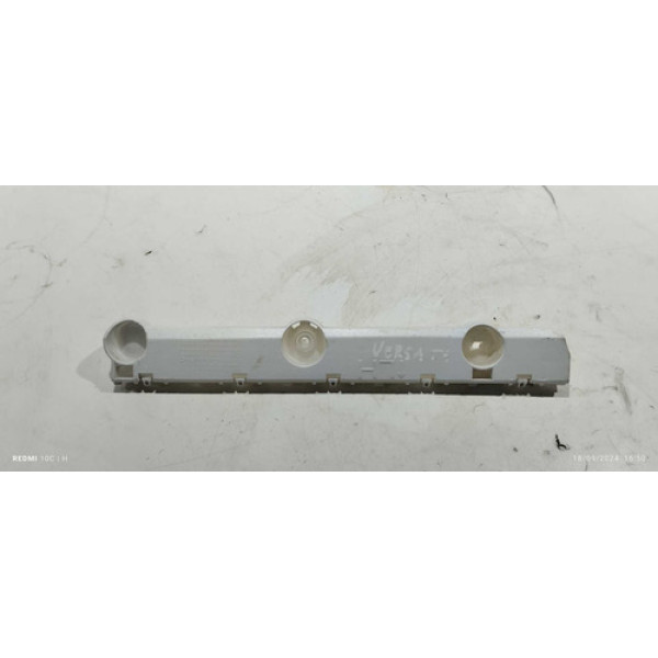 Guia Do Parachoque Traseiro Esquerdo Nissan Versa 2018