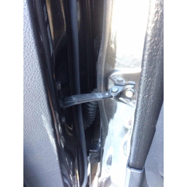 Limitador Porta Dianteira Esquerda Nissan Livina Xgear 2014