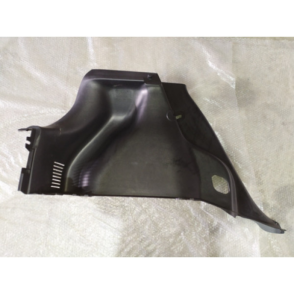 Moldura Lateral Lado Esque Porta Malas Hyundai Hb20 Hatch 18