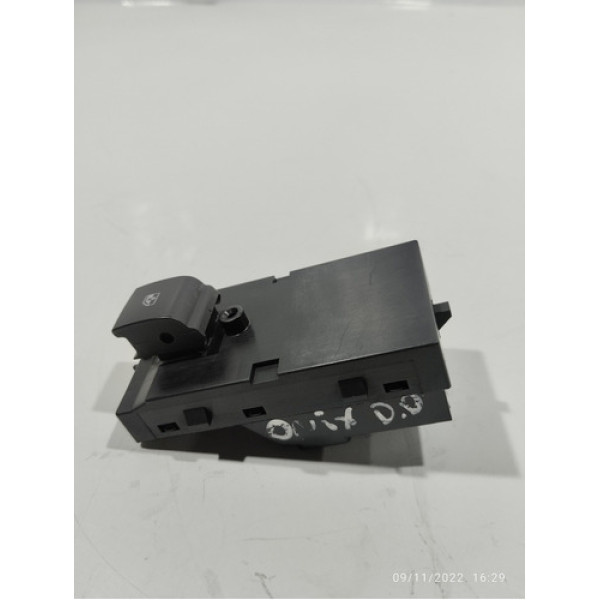 Botão  Vidro Elétrico Dianteiro Direito Chevrolet Onix 2016