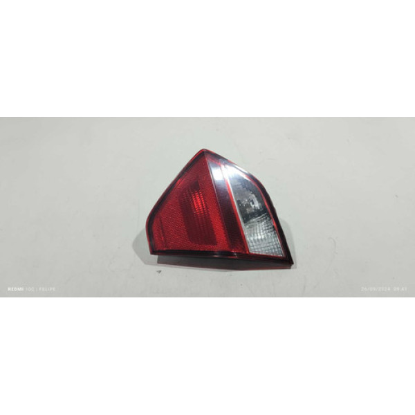 Lanterna Tampa Traseira Direita Volkswagen Voyage 2014