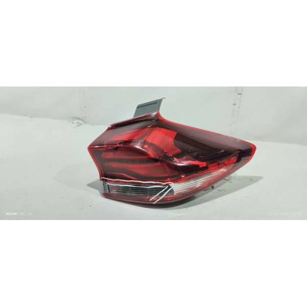 Lanterna Traseira Direita Tracker 2021 (trincada Veja Fotos Direito/passageiro Vermelho