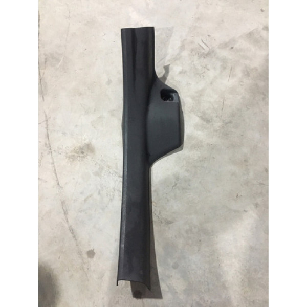 Soleira Traseira Direita Nissan Versa 2013