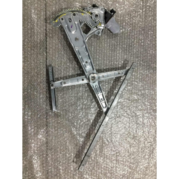 Máquina De Vidro Dianteira Nissan March 2017