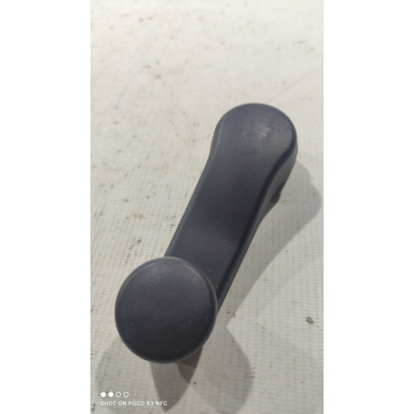 Manivela Vidro Traseiro Direito Volkswagen Up Mpi 2014/2017  Preto