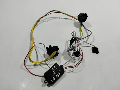 Chicote Do Farol Direito Kia Cerato 1.6 Aut 2015