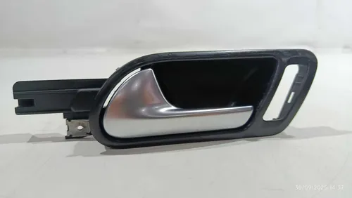 Maçaneta Interna Dianteira Esquerda Volksw Jetta 2.5 2009 Dianteira