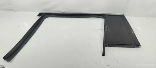 Guia Do Vidro Fixo Traseiro Esquerdo Jeep Commander 2023 Preto
